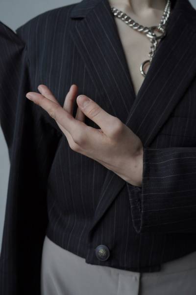 художник Юлия Беляева - Пиджак серый