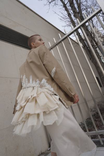 художник Анастасия Ковалёва - Пиджак бежевый