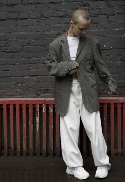 художник Иллария Никоненко - Пиджак "Большой брат"